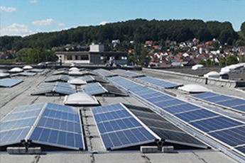 Vorschaltgerät für die Montage von Solarmodulen auf Flachdächern
