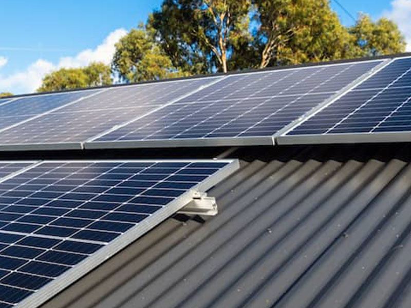 
     Wie wird Solar auf Metalldächern installiert?
    
